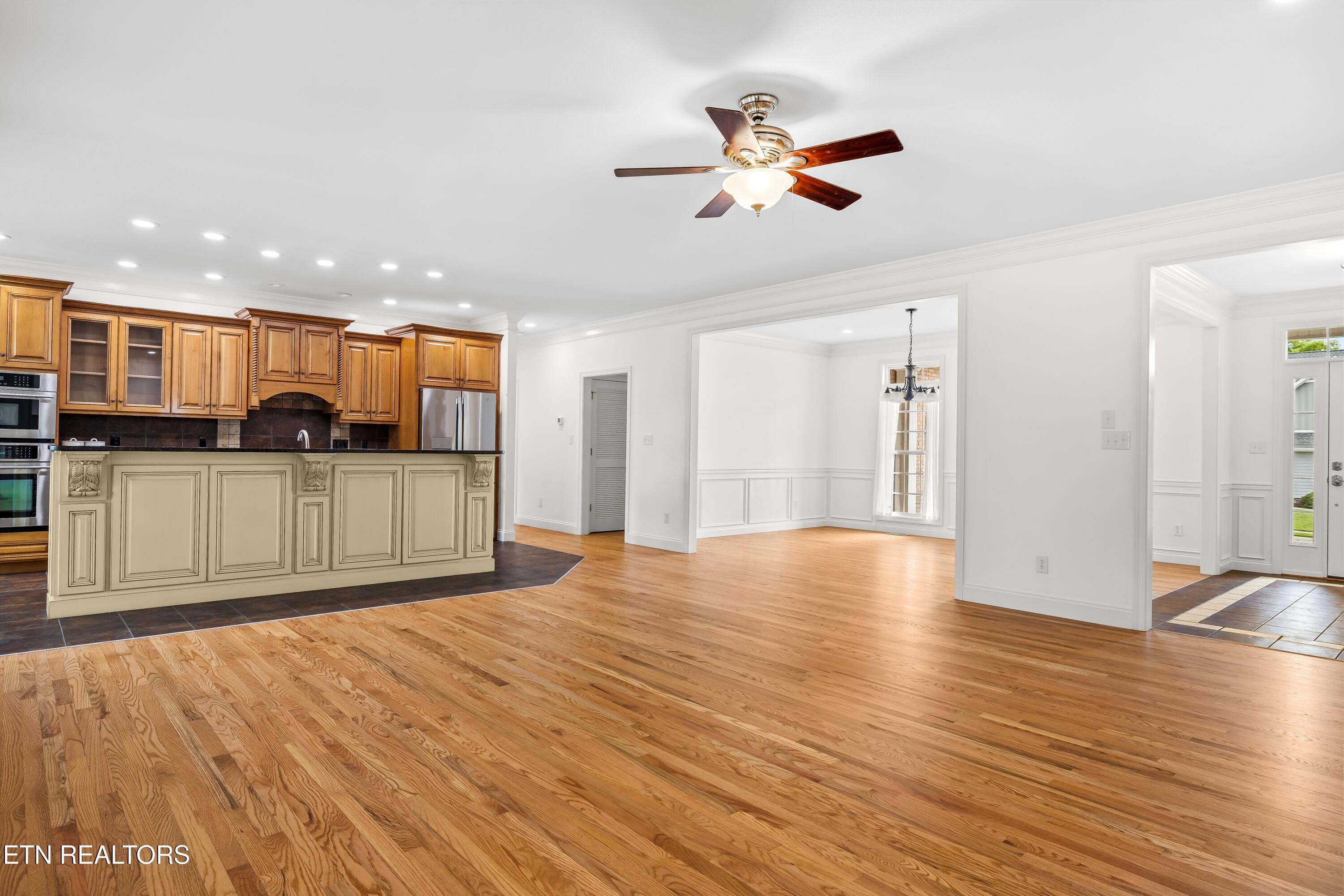 Image 4: 203HeightonCt-37