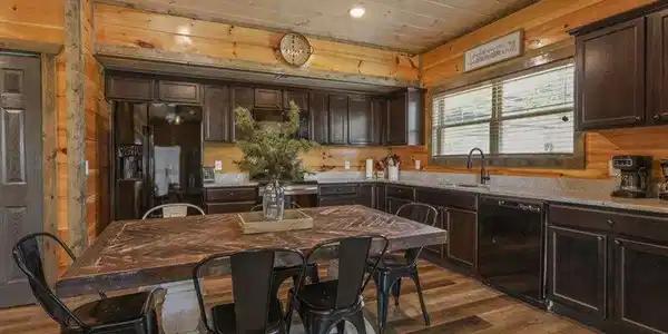 Image 2: Kitchen/Dining