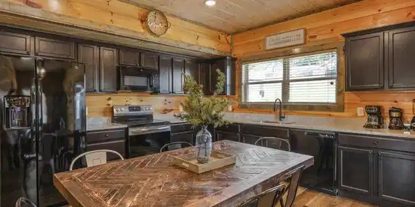Image 3: Kitchen/Dining