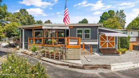 844 Peacock Ridge Rd