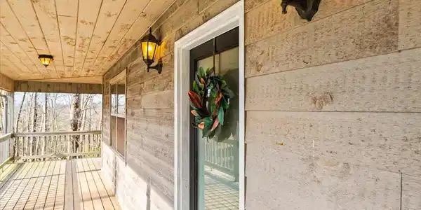 Image 4: 04-Brady Ln