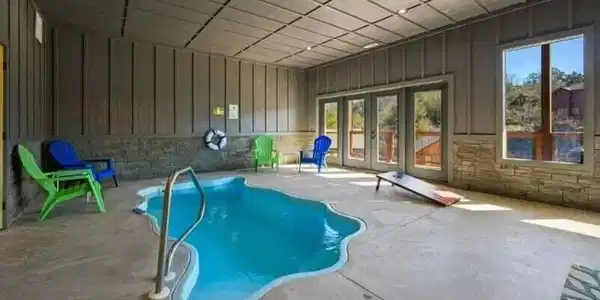 Image 2: Luxurious inground swimming pool