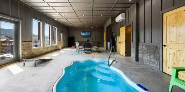 Image 3: spacious pool room