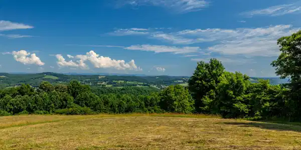 Image 3: Many beautiful home sites