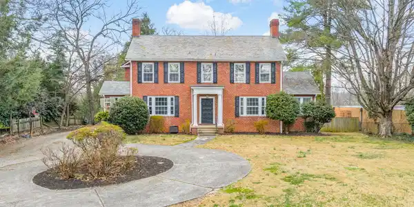 3823 Kingston Pike