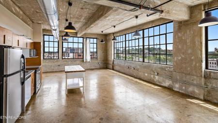 200 W Jackson Ave