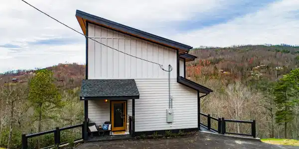 Image 3: Front
