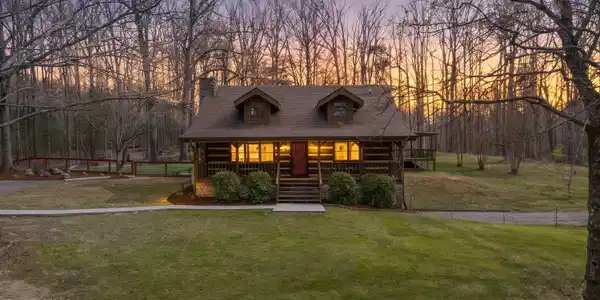 5726 Wolfenbarger Lane