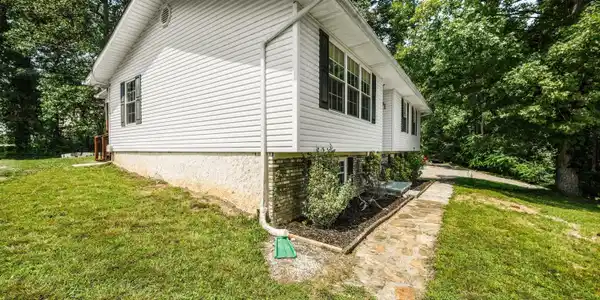 Image 4: 04-175 Henderson Ln 16