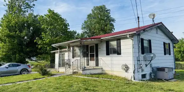 208 Leach Ave
