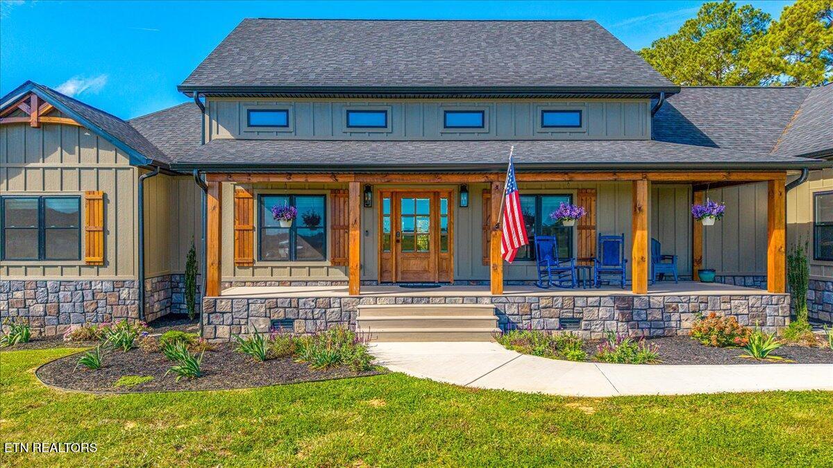 Image 2: Exterior 13