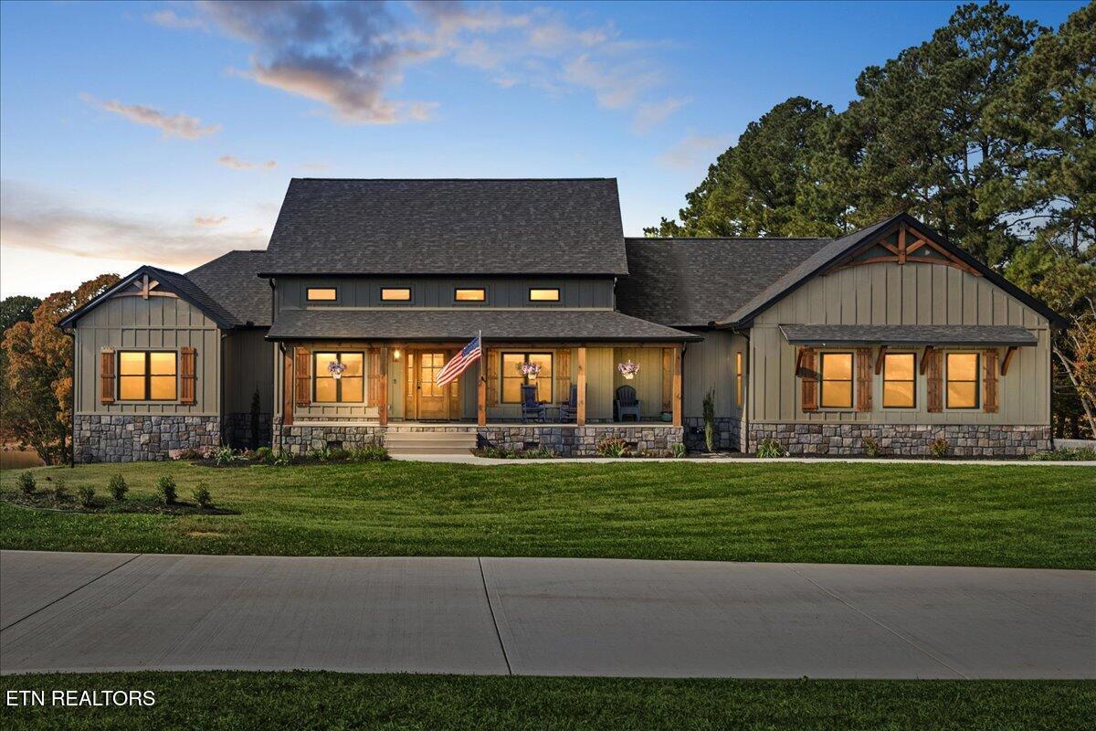 Image 3: Outside twilight