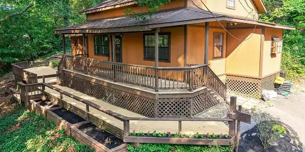 2817 Mountain View Circle