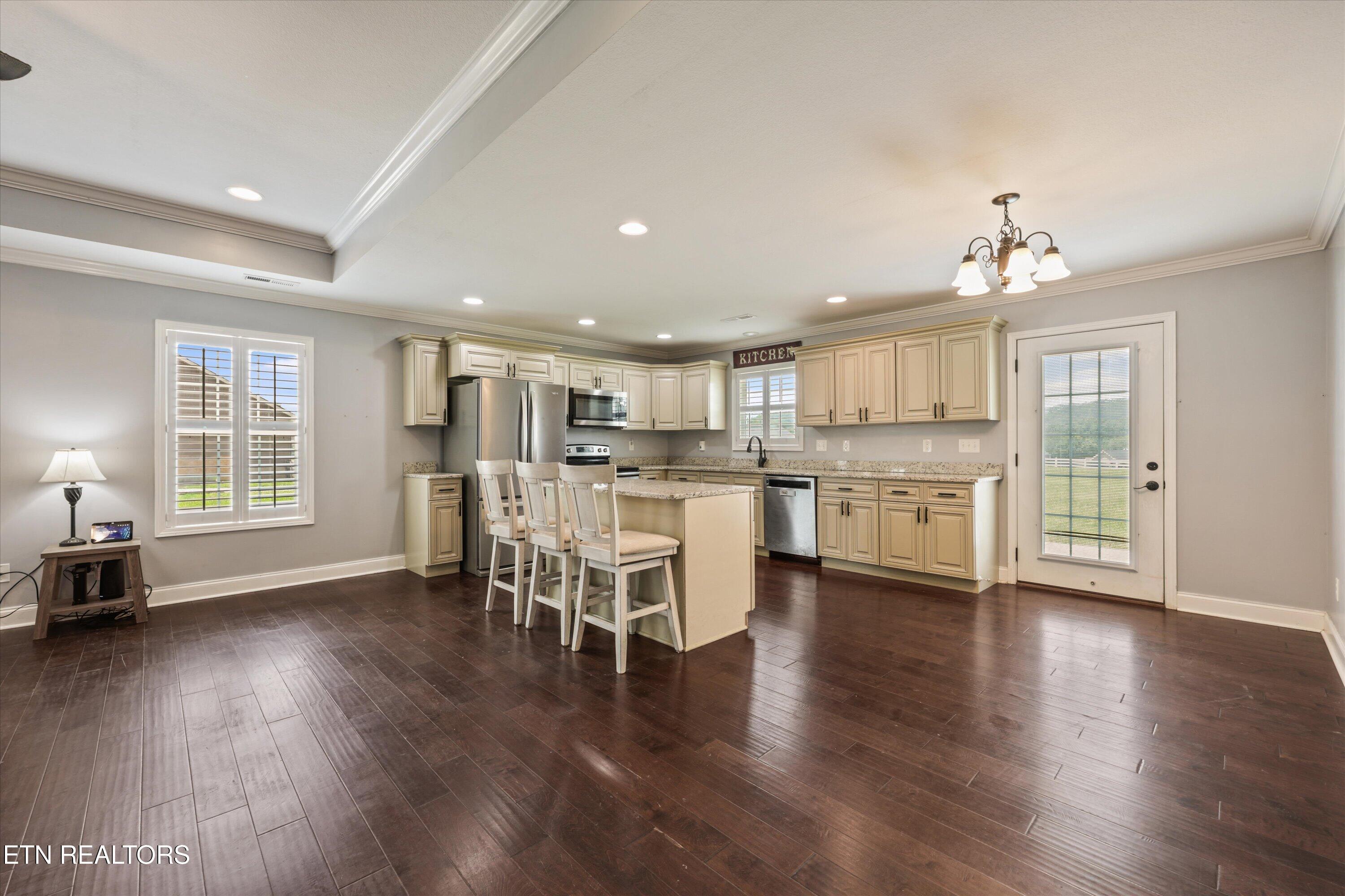 Image 4: 503 Teacher Way