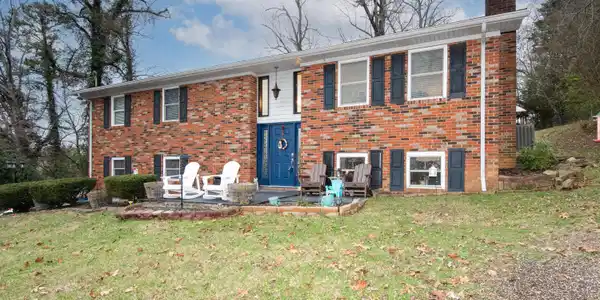 109 Ivy Lane