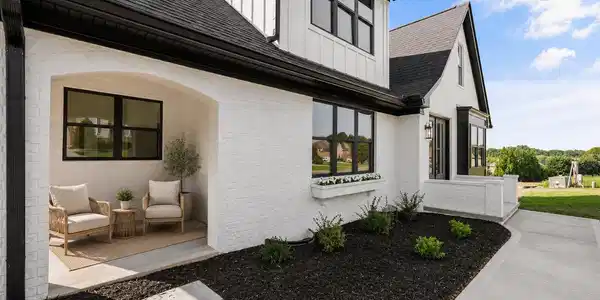 Image 3: Side patio shot