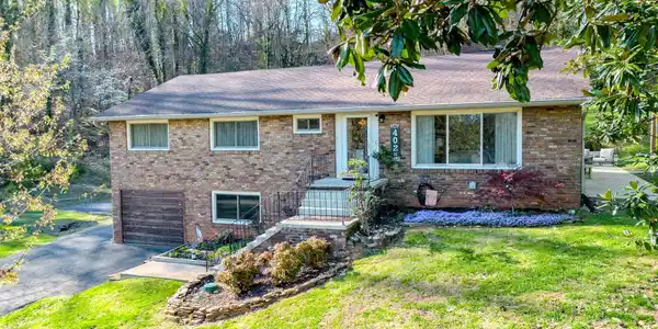 402 Bluff Rd