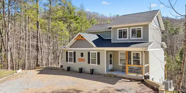 330 Rainbow Circle
