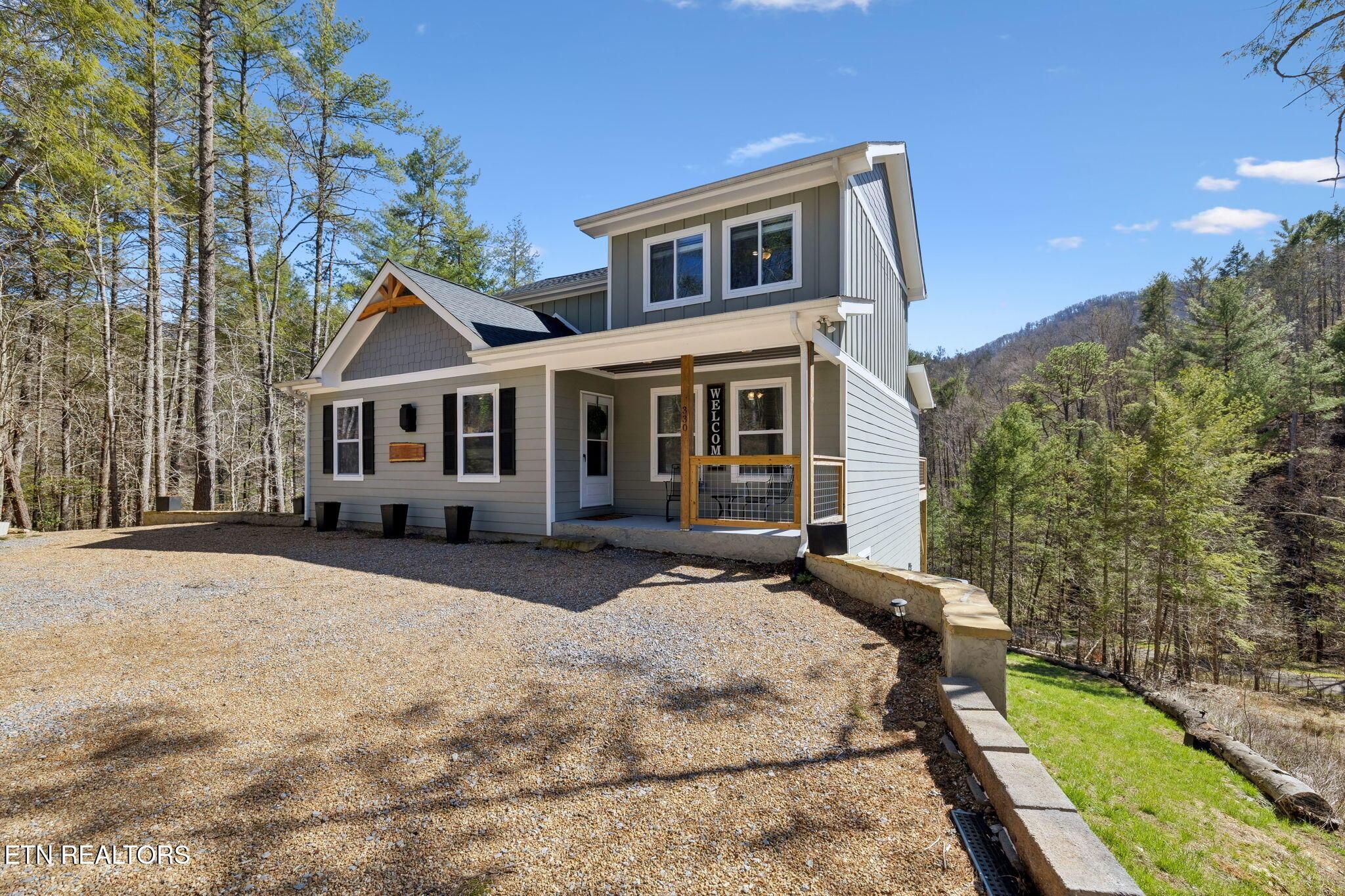 Image 4: 6-web-or-mls-330 Rainbow Cir - 006