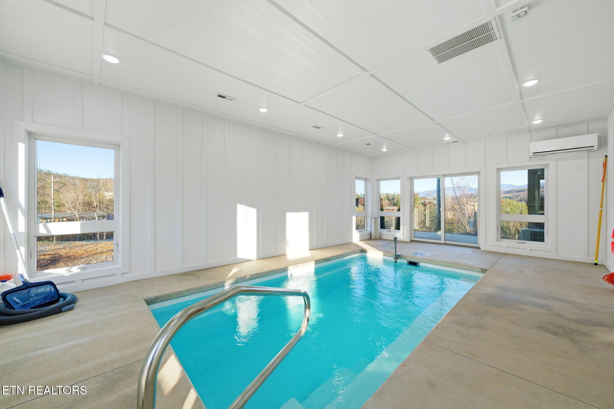 Image 3: 12-web-or-mls-030_DSC01953