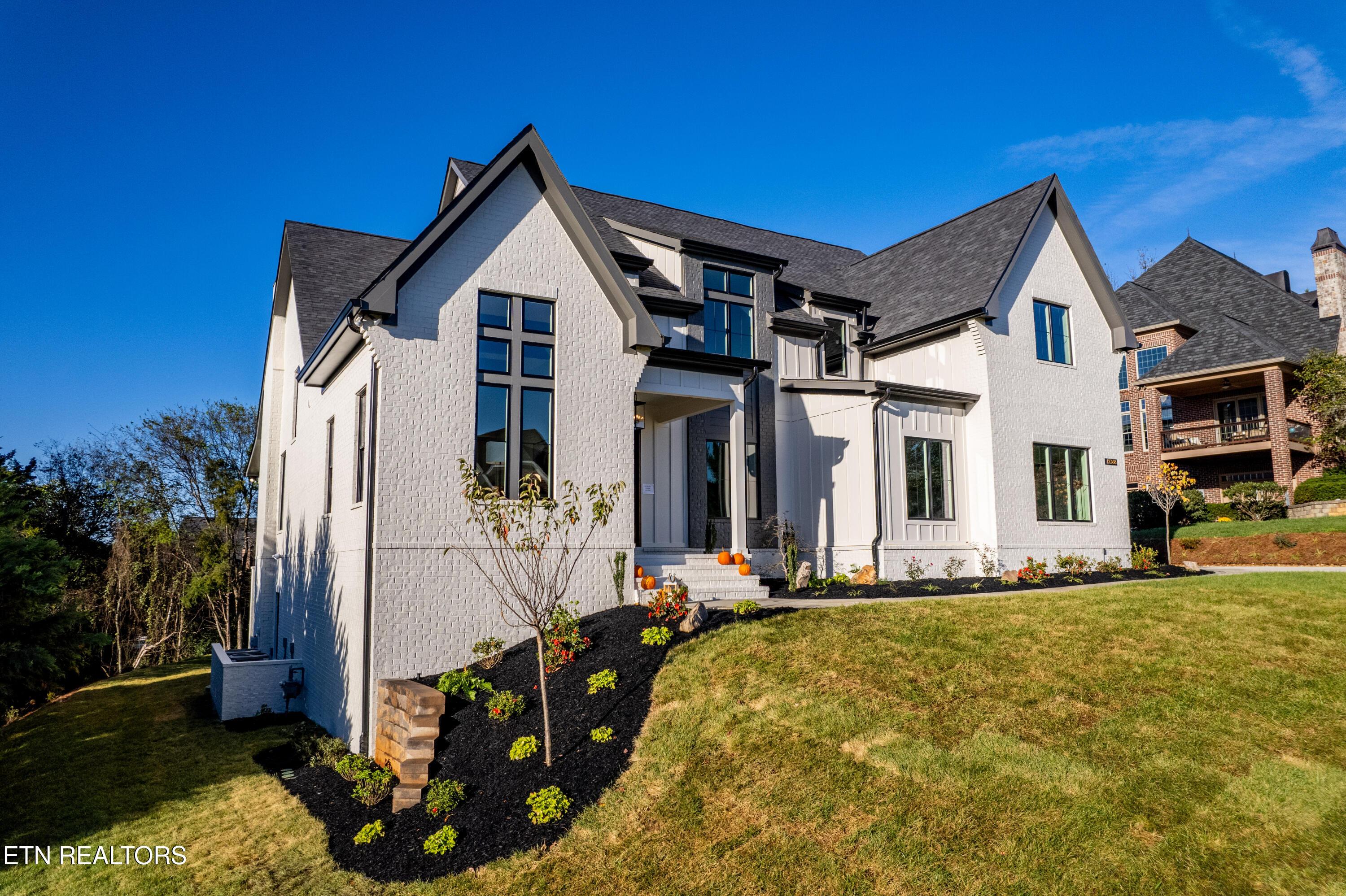 Image 2: 12368VistaBrookLn-104