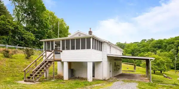Image 4: 05-743 Lovely Bluff Rd