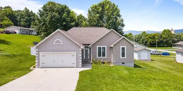 108 S Burress Lane