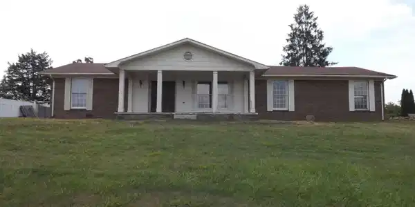 262 OXFORD Circle