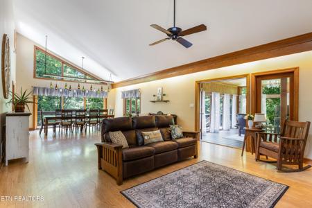 11104 POPLAR RIDGE Rd