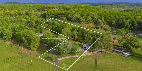 Image 2: 2-web-or-mls-126 Hicks Lane-39-a