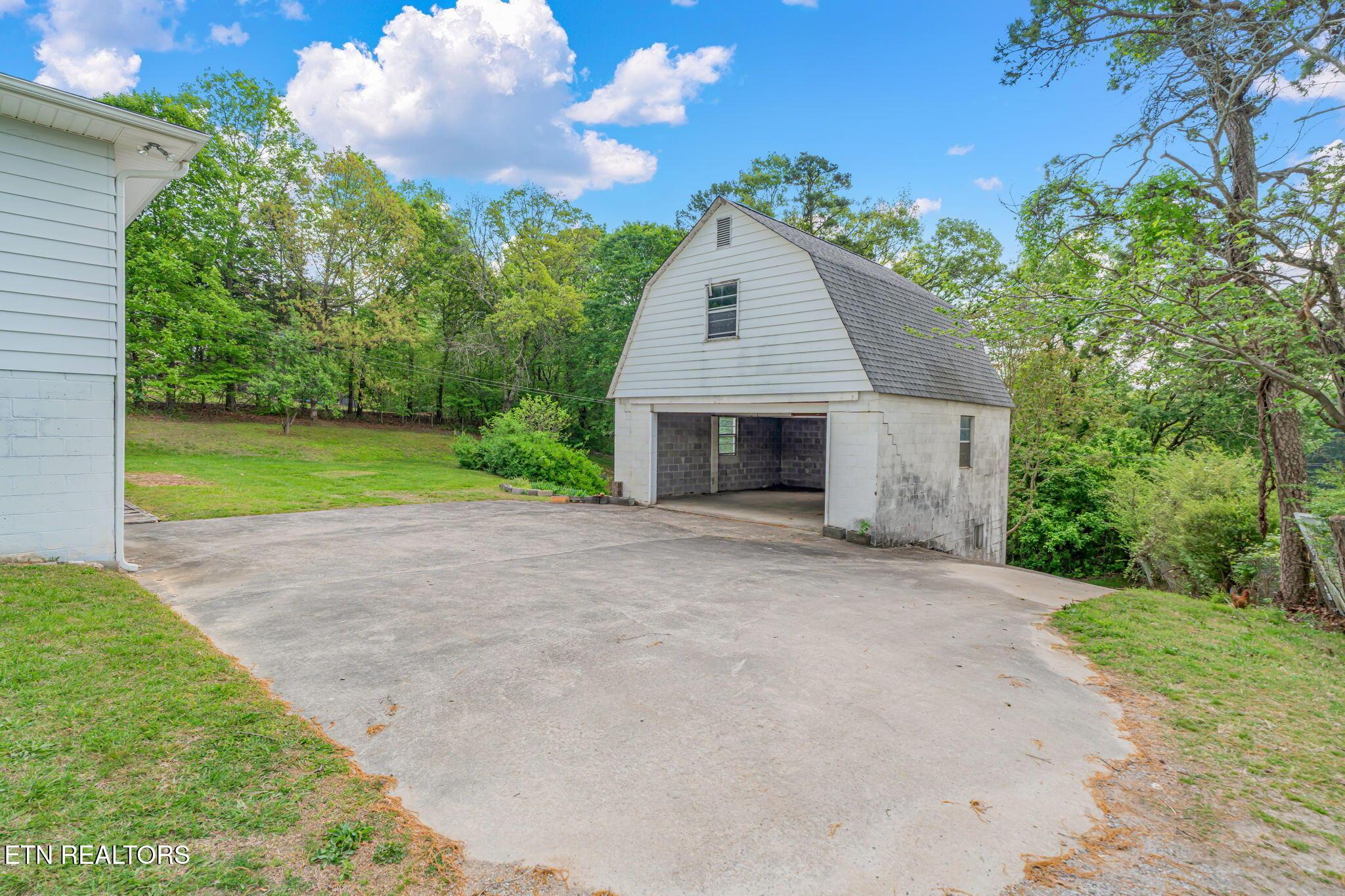 Image 3: 3-web-or-mls-126 Hicks Lane-8