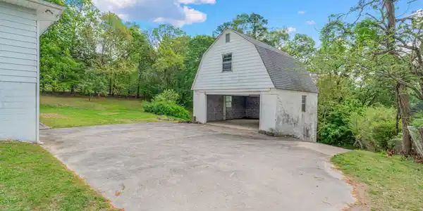 Image 3: 3-web-or-mls-126 Hicks Lane-8