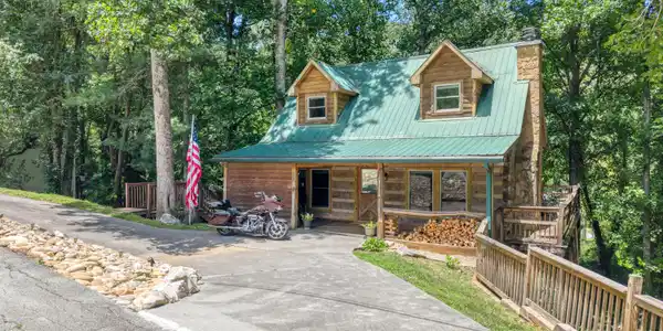 Image 2: 124 E Leatherwood Dr