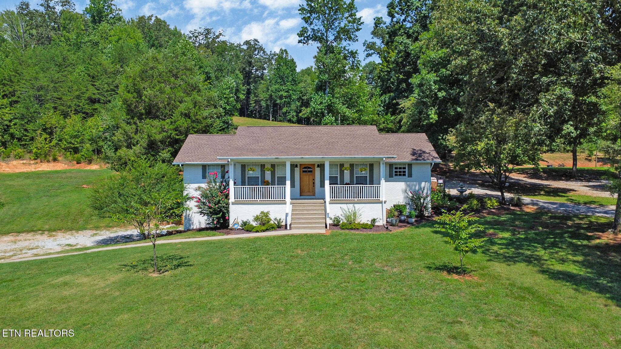 Image 3: Front of house (2)