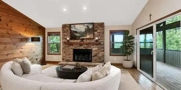 Image 4: Room_2_MLS
