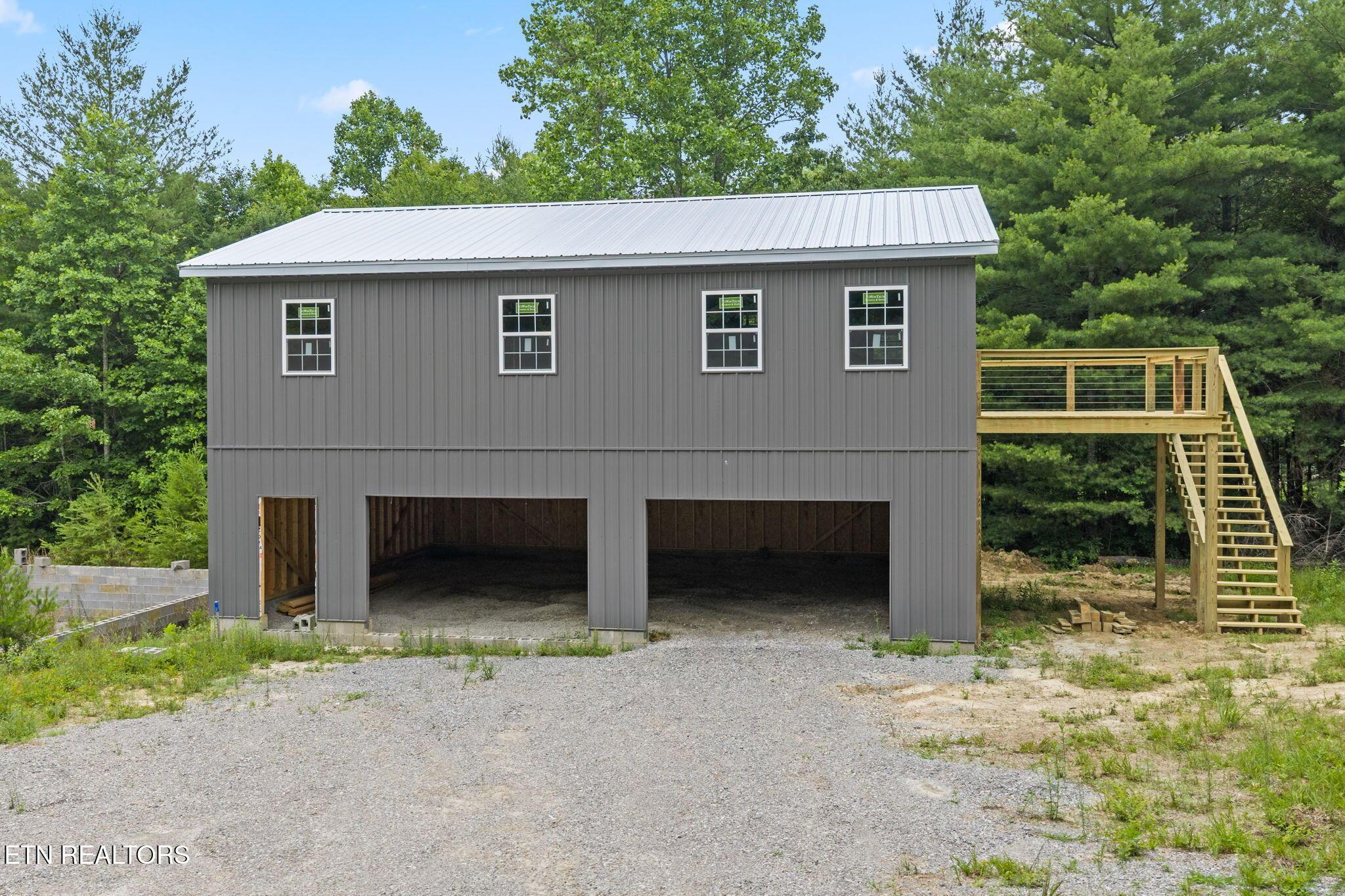 Image 2: 4-web-or-mls-144 charles jones--8
