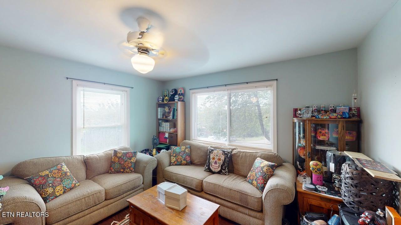 Image 4: 1932-Rosedale-Ave-06152026_221355