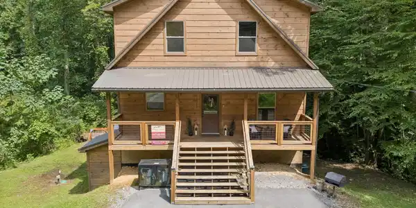 1615 Bear Valley Rd