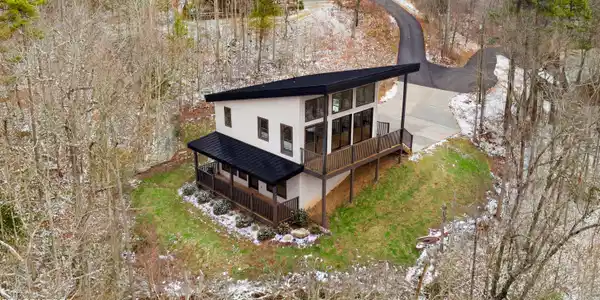 2736 Pine Crest Lane