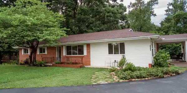 2201 Sentell Circle