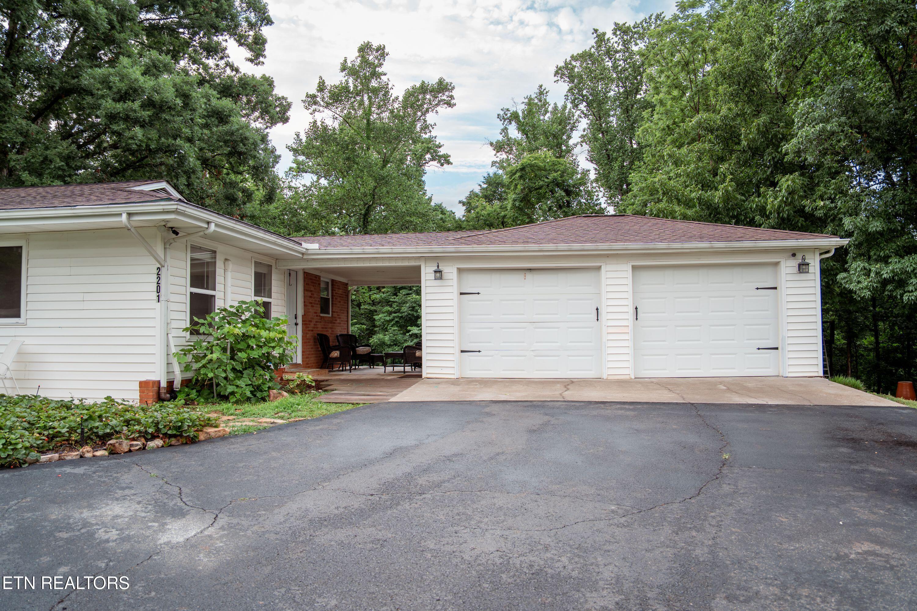 Image 4: Two Car Garage