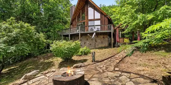 2295 Bluff Mountain Rd