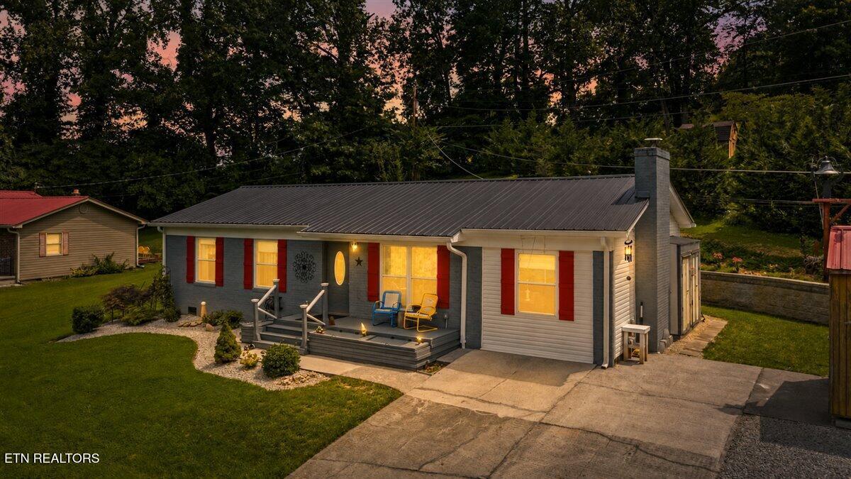 Image 2: 01-112 Country Hill Ln