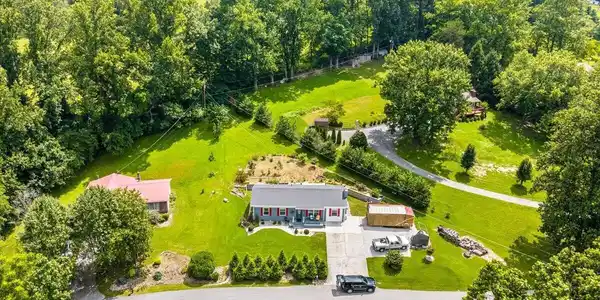 Image 4: 04-112 Country Hill Ln
