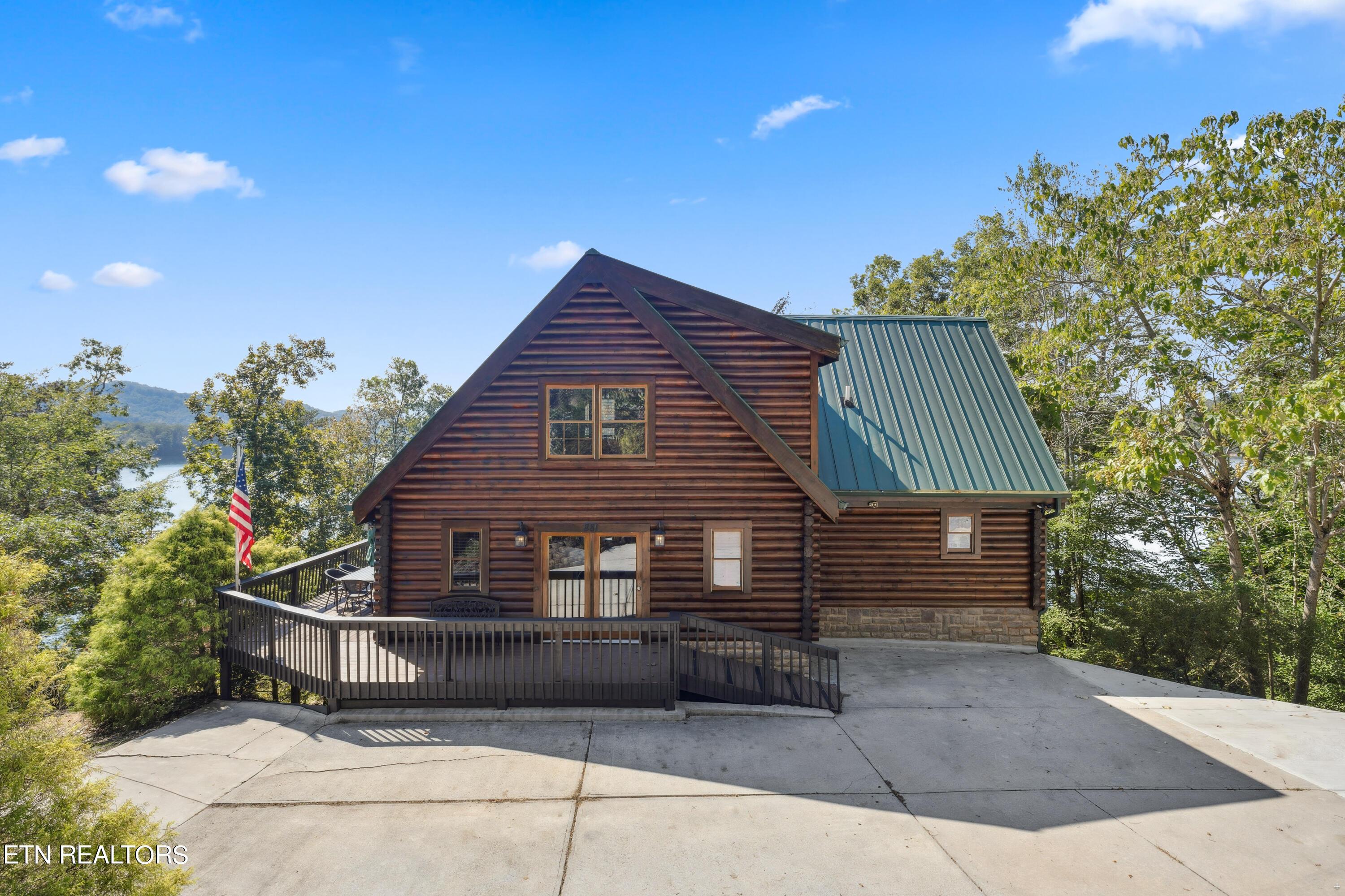Image 2: House from driveway