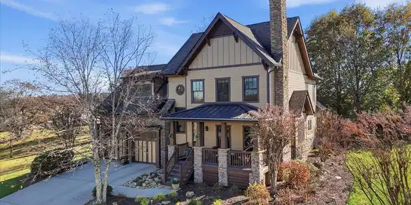 2620 Persimmon Ridge