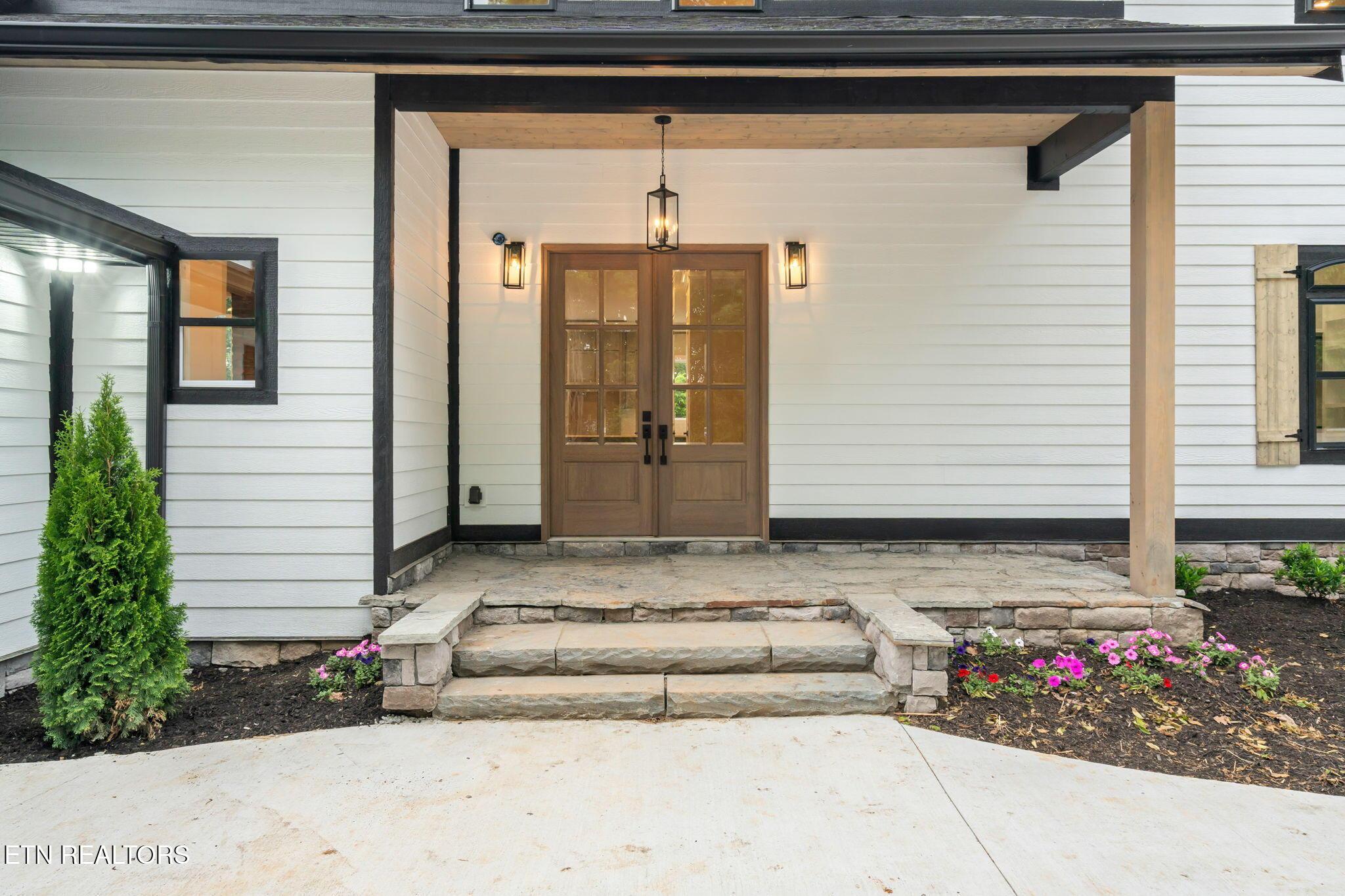 Image 3: 19-web-or-mls-8440 Lakeland Dr-19