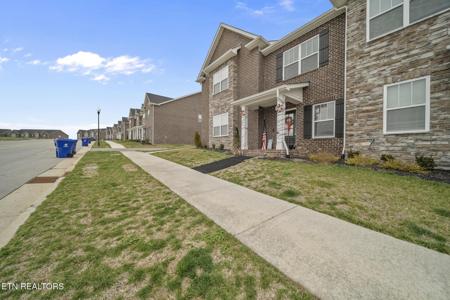 266 Broadberry Ave