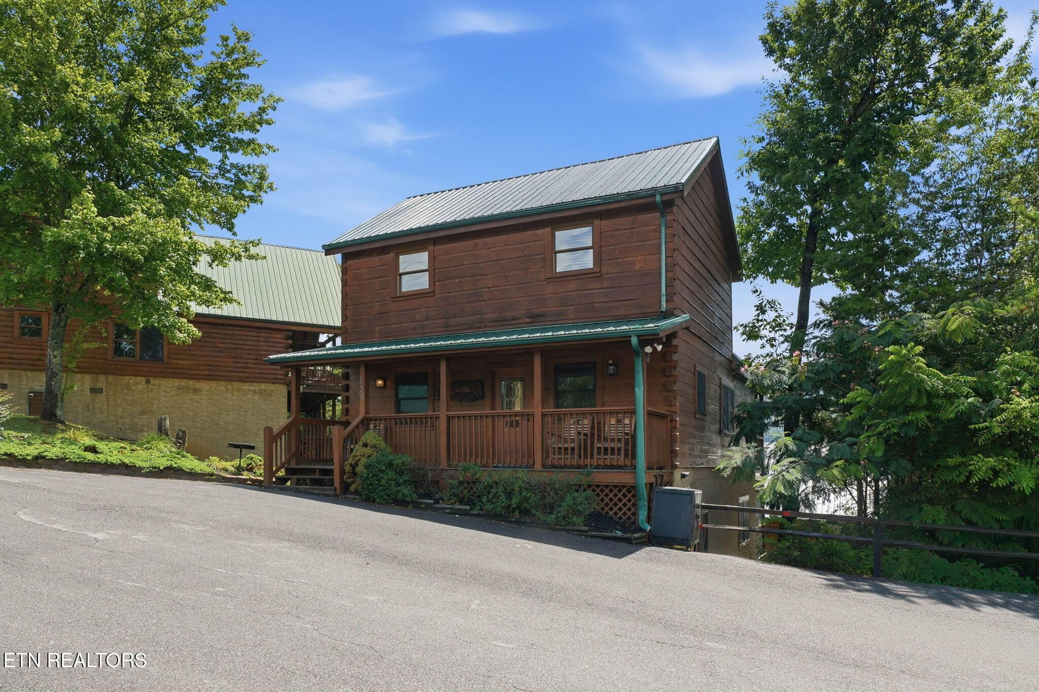 Image 2: 12-web-or-mls-534 Chickasaw Gap Way-2