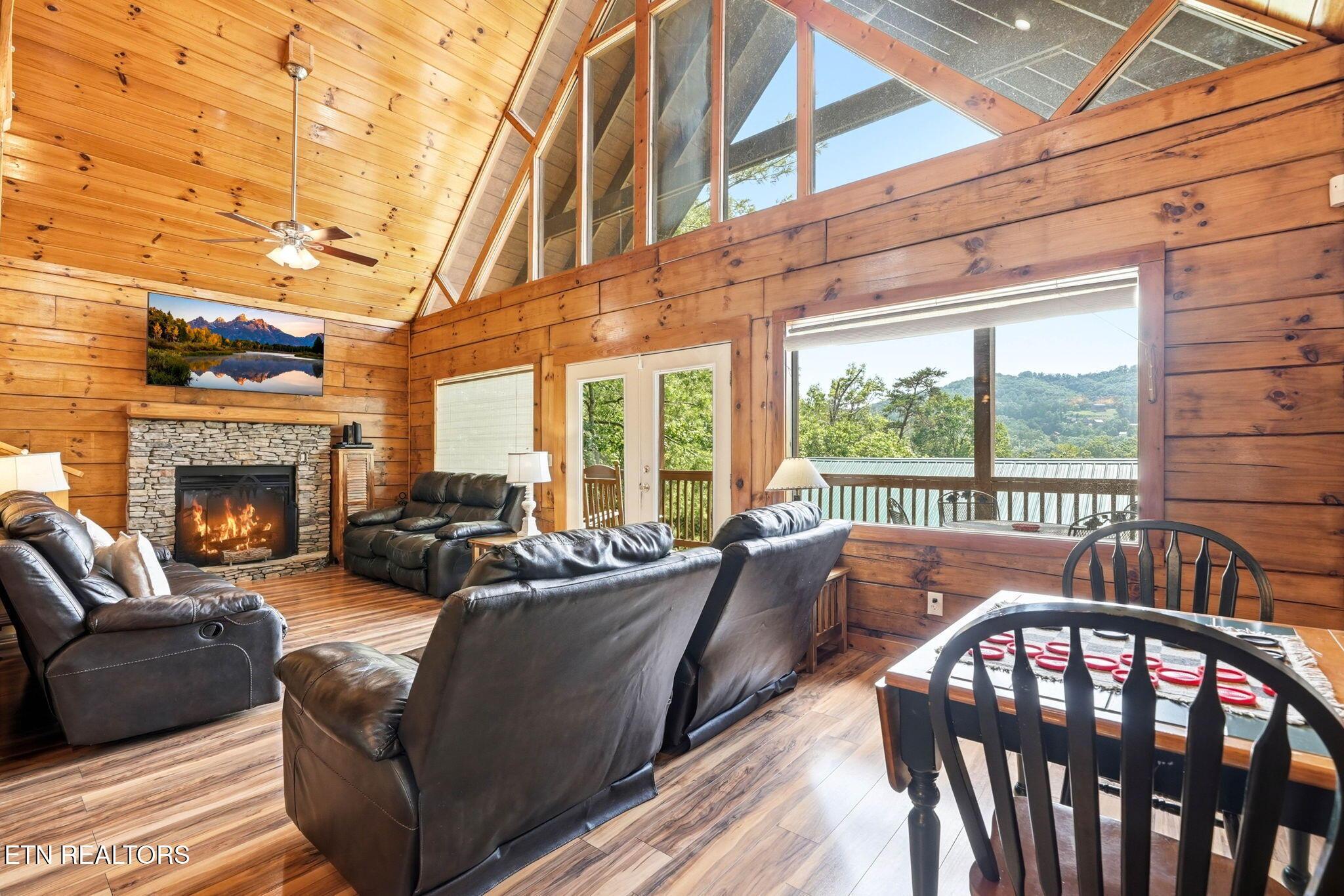 Image 4: 42-web-or-mls-534 Chickasaw Gap Way-9